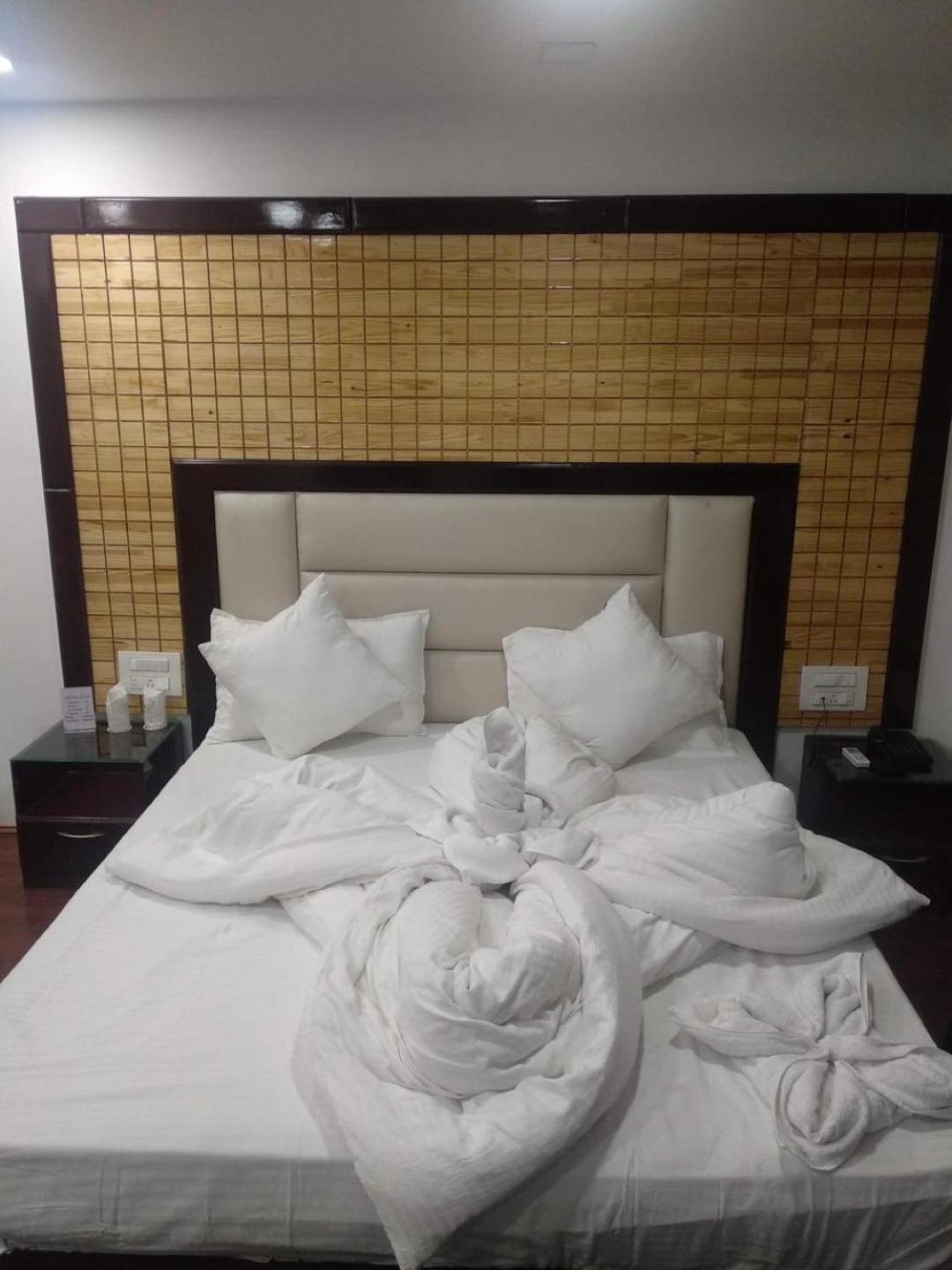 Hotel Bliss , アナントナグ エクステリア 写真