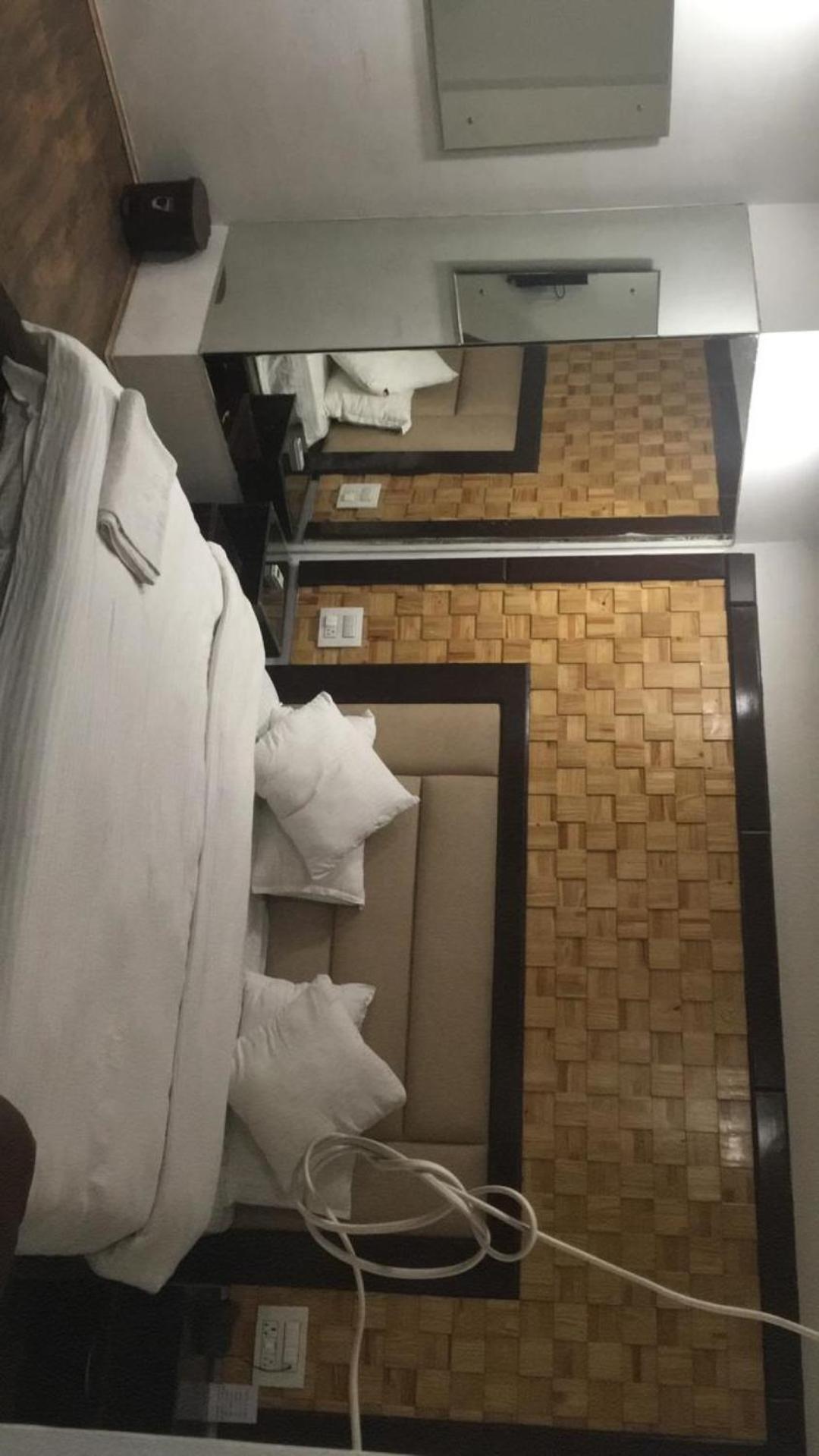 Hotel Bliss , アナントナグ エクステリア 写真